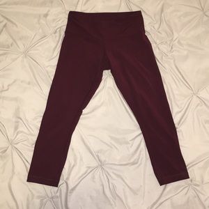 Lululemon maroon cropped athletic leggings